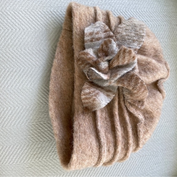 Lafenice Wool Hat Italy Flower - Picture 6 of 7